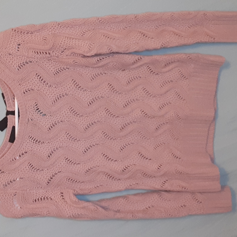 Pink sweatshirt with a bow